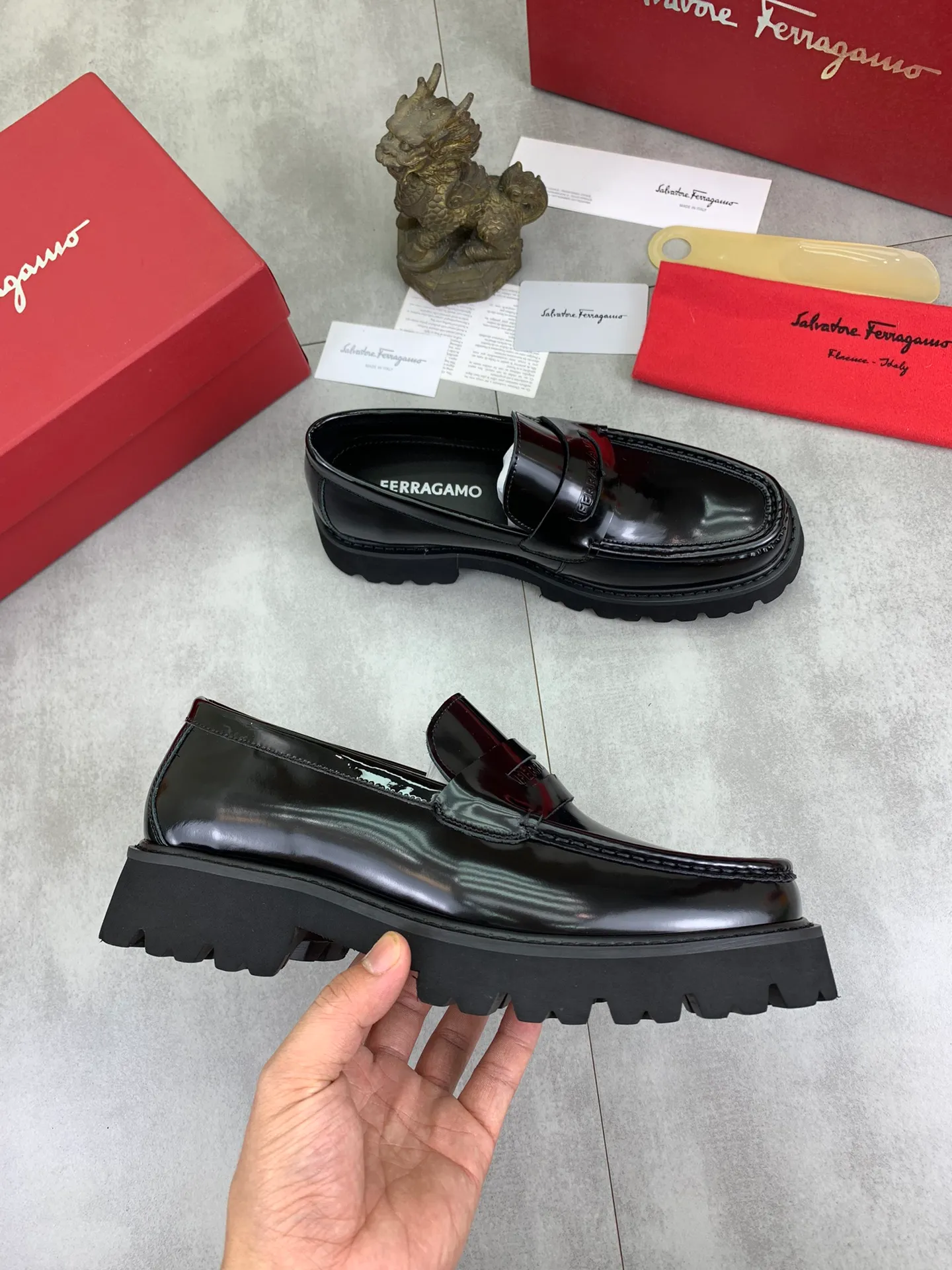 Men's Men's Shoes 💰P460💰[New Style] Water-dyed Niuli 🆘[Salvatore Ferragamo] Ferragamo's latest casual business leather shoes for men! Available at counters simultaneously! The fabric is made of specially imported original calfskin, the lining is made of imported water-dyed cowhide, and the original lightweight foam outsole is absolutely luxurious and leads the fashion trend. Matching code: 38-45; 3️⃣ colors available
